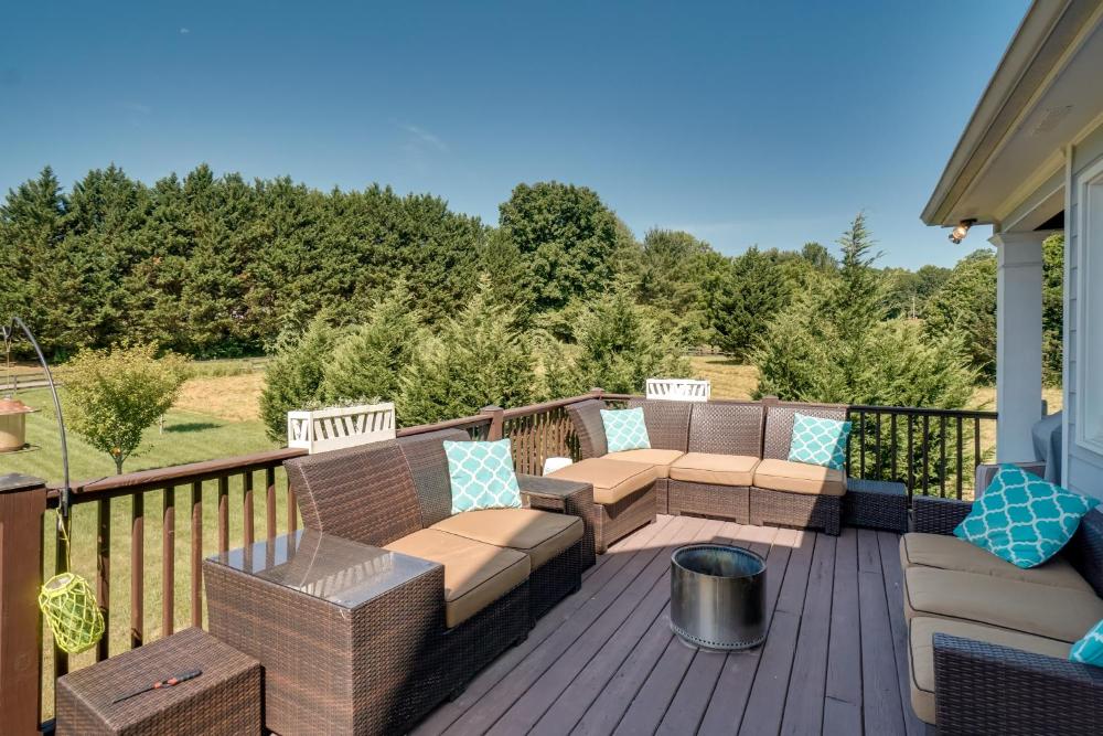 Beautiful Hiawassee Home with Mountain Views!
